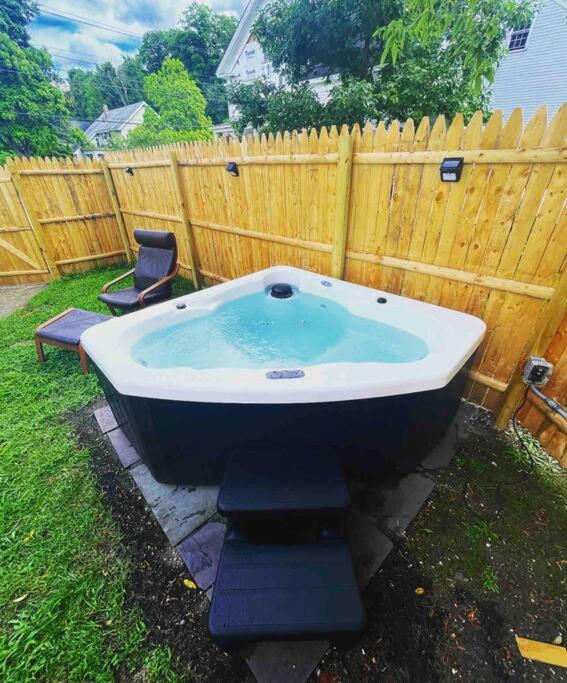 New!! Lovely Unit W/ Private Hot Tub And Patio! Laconia Exterior photo