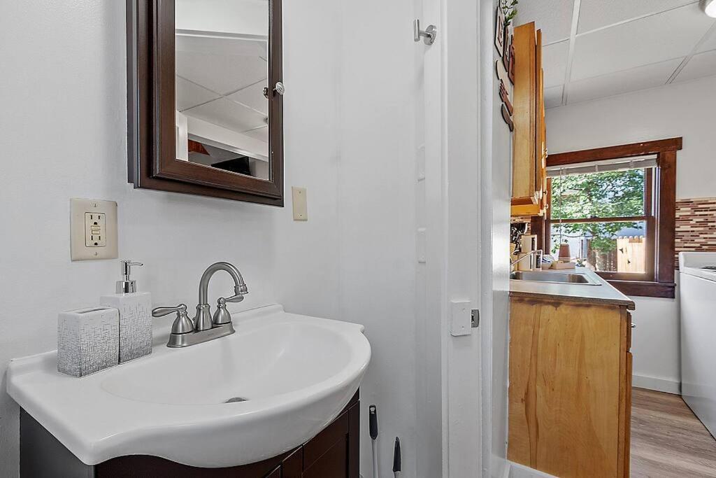 New!! Lovely Unit W/ Private Hot Tub And Patio! Laconia Exterior photo