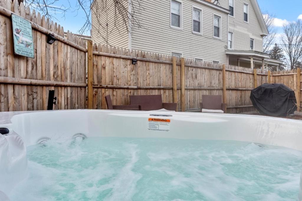New!! Lovely Unit W/ Private Hot Tub And Patio! Laconia Exterior photo
